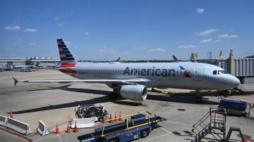 America Airlines logró  un acuerdo ante una demanda millonaria interpuesta en el 2021. (Foto por DANIEL SLIM/AFP via Getty Images)