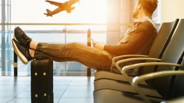 Son muchos los aspectos que debes cuidar cuando viajas en avión para evitar dolores de cabeza.