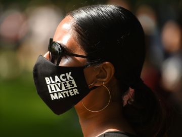 A protester wears a protective face mask with Black Lives Matter written on the fabric at a gathering in support of the Black Lives Matter movement on Woodhouse Moor in Leeds in northern England on June 21, 2020, in the aftermath of the death of unarmed black man George Floyd in police custody in the US. (Photo by Oli SCARFF / AFP) (Photo by OLI SCARFF/AFP via Getty Images)