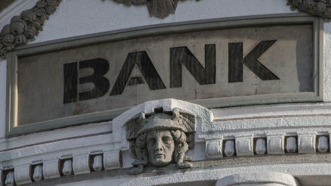 Compara las comisiones en tus transferencias bancarias.