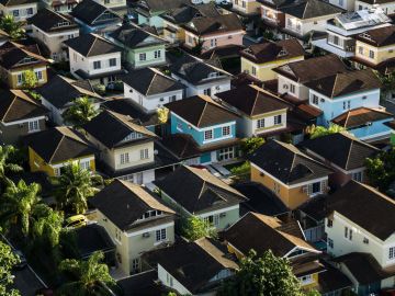 Un inmigrante indocumentado puede cumplir su sueño americano de comprar una casa sin problema.