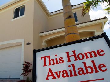 MIAMI - JUNE 23:  A sign indicating a new home is available for sale is seen on June 23, 2010 in Miami, Florida. The Commerce Department today announced new home sales declined 32.7% to a seasonally adjusted annual rate of 300,000 in May.  (Photo by Joe Raedle/Getty Images)