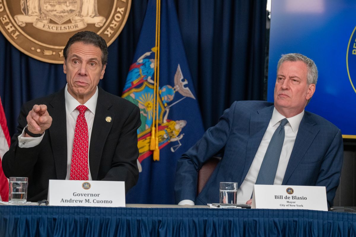 Andrew Cuomo, gobernador de Nueva York, y Bill De Blasio, alcalde de la ciudad.