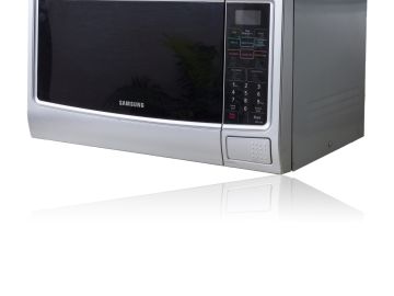 Un buen horno de microondas lo puedes hallar en oferta en Kmart.