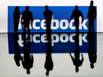 This illustration picture shows the US social media Facebook logo on February 14, 2020 in Brussels. (Photo by Kenzo TRIBOUILLARD / AFP) (Photo by KENZO TRIBOUILLARD/AFP via Getty Images)