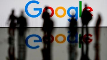 This illustration picture shows the US multinational technology and Internet-related services company Google logo on February 14, 2020 in Brussels. (Photo by Kenzo TRIBOUILLARD / AFP) (Photo by KENZO TRIBOUILLARD/AFP via Getty Images)