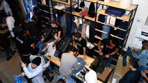 Amazon tiene grandes descuentos en la marca Levi's.