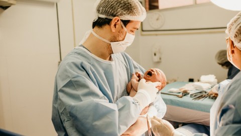 Que la imagen de la llegada de tu hijo sea más intensa y duradera que las deudas de un parto.