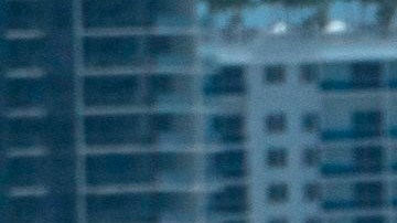 Cientos de personas visitan las playas de Miami Beach este miércoles.