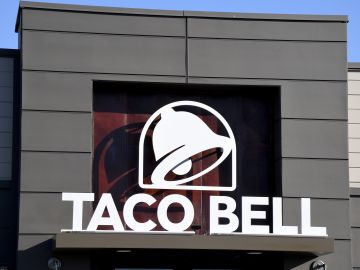 Taco Bell contratará empleados en puestos clave para garantizar la seguridad de sus clientes y evitar contagios de COVID-19.