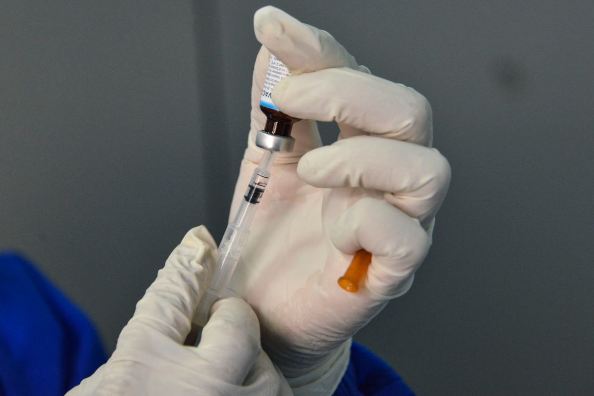 La vacuna contra el COVID-19 cada vez está más cerca de llegar a los estadounidenses.