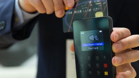 Con la mayoría de las tarjetas de crédito puedes evitar pagar intereses, si solo pagas a tiempo.