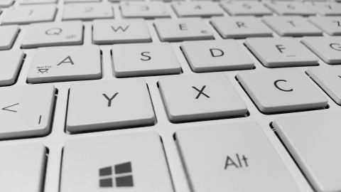 Antes de comprar tu computadora, considera tanto los requerimientos que necesitas para trabajar como el valor de la misma.