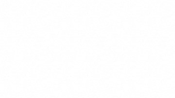 Foto de una mujer sosteniendo una tarjeta de crédito y su teléfono inteligente