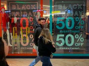 Shoppers look for early bargains as the Black Friday sales begin on Thanksgiving Day in Los Angeles, California on November 28, 2019. - Black Friday is the local name for the Friday following Thanksgiving Day which has become a major shopping day in the United States (Photo by Mark RALSTON / AFP) (Photo by MARK RALSTON/AFP via Getty Images)