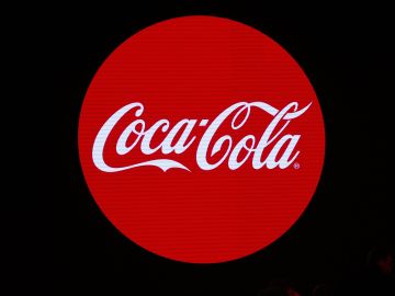 A picture shows the logo of the Coca-Cola company during the presentation of a new advertising campaign on January 19, 2016 in Paris. / AFP / PATRICK KOVARIK        (Photo credit should read PATRICK KOVARIK/AFP via Getty Images)