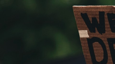 Casi tres cuartas partes de la población estadounidense cree que el sistema económico favorece a adinerados.