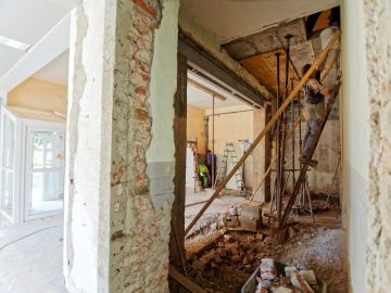 Descubre si puedes ser elegible para adquirir apoyo económico para reparar tu casa.