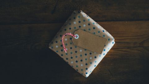 Una tarjeta de regalo siempre es una buena opción que nos puede hacer ganar recompensas y dar un detalle a los que queremos.