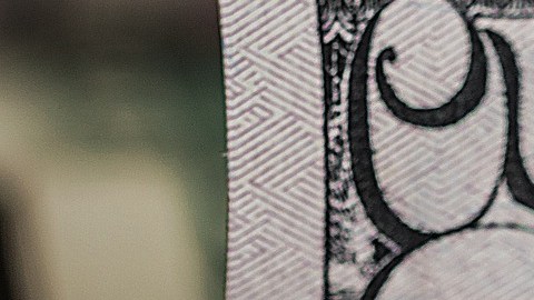 Agregar más dinero a tu deuda o pagar parte de tu factura durante el ciclo de cierre te ayuda en ahorrar dinero en los intereses.