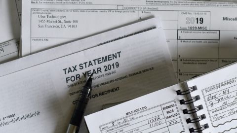 La presentación de impuestos al IRS están padeciendo retrasos y los reembolsos no son la excepción.