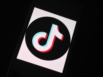 In this photo illustration, the social media application logo, TikTok is displayed on the screen of an iPhone on April 13, 2020, in Arlington, Virginia - TikTok has pledged $250 million to local organizations around the world supporting healthcare, education, and struggling communities impacted by the coronavirus pandemic. (Photo by Olivier DOULIERY / AFP) (Photo by OLIVIER DOULIERY/AFP via Getty Images)