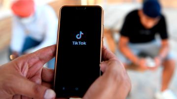 Indian mobile users browses through the Chinese owned video-sharing 'Tik Tok' app on a smartphones in Amritsar on June 30, 2020. - TikTok on June 30 denied sharing information on Indian users with the Chinese government, after New Delhi banned the wildly popular app citing national security and privacy concerns.
"TikTok continues to comply with all data privacy and security requirements under Indian law and have not shared any information of our users in India with any foreign government, including the Chinese Government," said the company, which is owned by China's ByteDance. (Photo by NARINDER NANU / AFP) (Photo by NARINDER NANU/AFP via Getty Images)