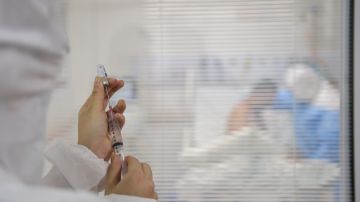 BELO HORIZONTE, BRAZIL - JUNE 23: A medical team employee prepares vaccine at the ICU of Mater Dei hospital amid the coronavirus (COVID-19) pandemic on June 23, 2020 in Belo Horizonte, Brazil. Brazil has over 1.000,000 confirmed positive cases of Coronavirus and has over 50,000 deaths. (Photo by Pedro Vilela/Getty Images)