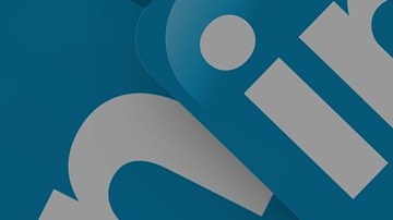 La opción “Abierto al trabajo”, es una configuración de empleo que permite a los reclutadores y a tu red saber que estás buscando una nueva oportunidad en el mercado laboral.