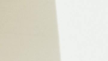 Uno de los consejos más importantes es que aunque hagas la entrevista en la comodidad de tu casa, necesitas vestirte de forma adecuada, tal y como harías en una entrevista presencial.