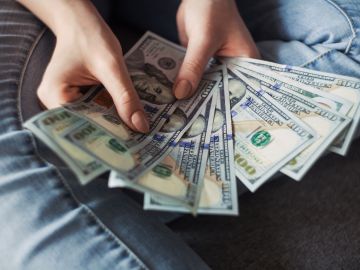 Para ser inversor de DiversyFund solo debes crear una cuenta en su página web, explorar las inversiones disponibles, hacer tu inversión y monitorear tus inversiones.