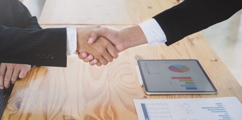 Para llegar a este momento con tu prestamista hipotecario, antes debes estar seguro de que es el indicado.