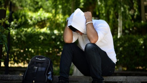 Si te sientes muy agobiado, busca la oportunidad de pasar un tiempo en un sitio diferente para absorber otro tipo de energía y relajar tu cuerpo de tanta carga emocional.