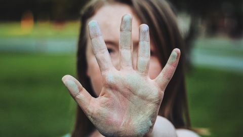 Un estudio sugiere que hasta un 50% de las mujeres estadounidenses han experimentado acoso sexual durante su vida laboral, pero solo una minoría lo denuncia.