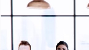 El "Mode Together" te ubicará digitalmente en un fondo compartido con hasta 49 de tus compañeros de trabajo, a fin de que te veas y te sientas más cerca de ellos.