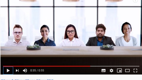 El "Mode Together" te ubicará digitalmente en un fondo compartido con hasta 49 de tus compañeros de trabajo, a fin de que te veas y te sientas más cerca de ellos.