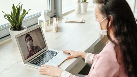 Si trabajas en casa como resultado de la pandemia, la cobertura de tu seguro de hogar no se verá afectada.