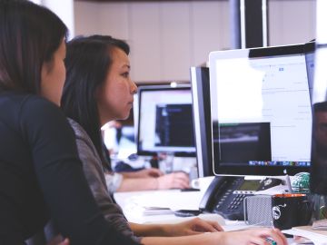 El ingeniero de software, el analista de datos y el analista de negocios son los roles que ven la mayoría de las solicitudes de empleo.