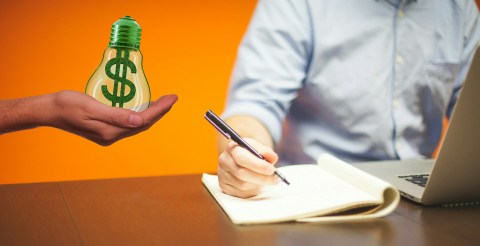 Las empresas a menudo recurren a trabajadores independientes como una solución más económica que el personal regular.