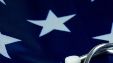 Aunque la Ley CARES ya expiró, algunas órdenes ejecutivas de Donald Trump pueden brindar alivio a tu bolsillo con algunas facturas por pagar.