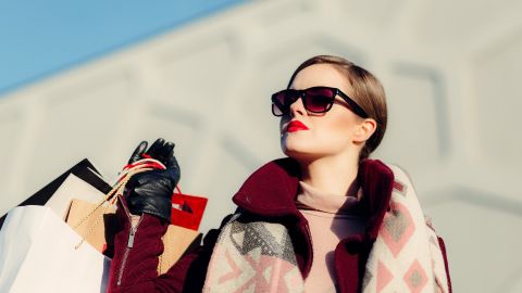 Ir una "terapia de compras" de vez en cuando es válido cuando tus ingresos aumentaron, pero ¿hacerlo cada fin de semana?