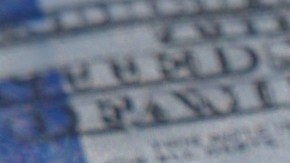 El dólar frente al peso mexicano perdió un poco.