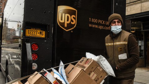 Esta compañía de reparto es una de las más conocidas del mundo y cuenta con una plantilla de casi 400,000 trabajadores principiantes y profesionales de carrera.