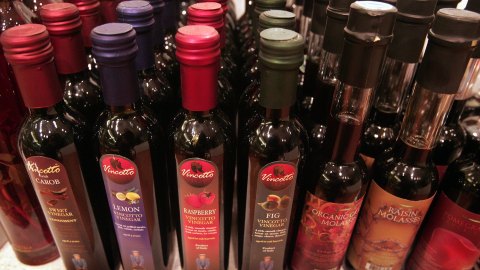 Además de usarse para cocinar, el vinagre tiene múltiples funciones.