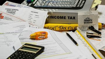 Debes estar seguro de que tus declaraciones de impuestos no tengan un error en el IRS para que tu cheque de estímulo llegue con la cantidad correcta.