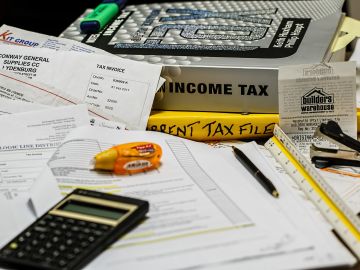 Debes estar seguro de que tus declaraciones de impuestos no tengan un error en el IRS para que tu cheque de estímulo llegue con la cantidad correcta.