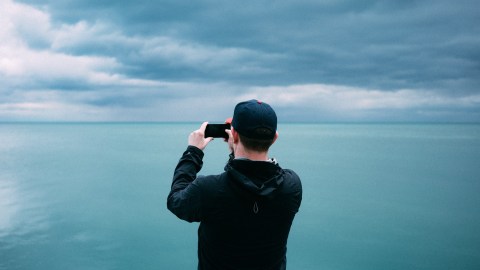 Los millennials priorizan más los viajes y la compra de nueva tecnología que en otras cosas, pero hay una posible razón a ello.