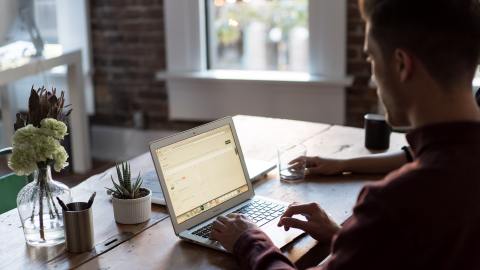 Algunas ciudades de EE.UU. ofrecen incentivos económicos para que te mudes a ese lugar a trabajar.