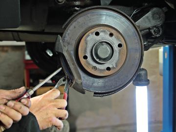 Si sabes calcular el desgaste de las llantas con suma experiencia, entonces puedes emplearte como técnico de neumáticos.