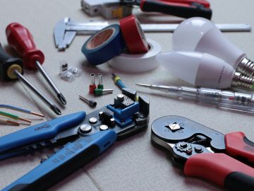 Si eres el mejor para reparar cosas en casa, entonces podrías iniciar tu propio negocio de mantenimiento en tu zona.